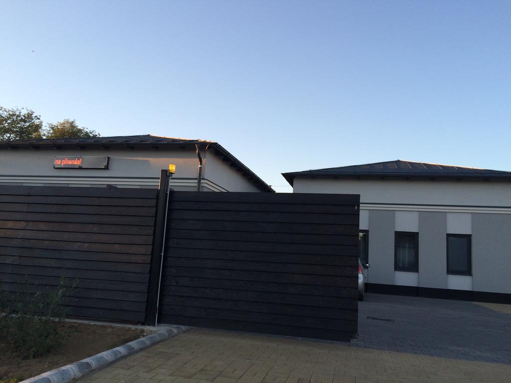 Pihenj Meg Vendégház Nyíregyháza Exterior foto